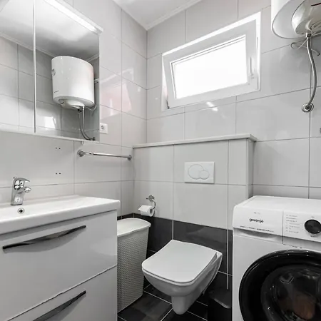 Sea Breeze Makarska-3br, Sea View & Prime Location * Makarska