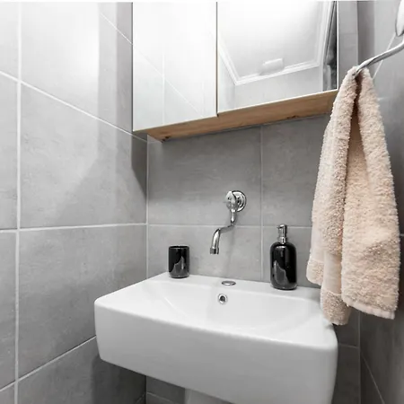 Sea Breeze Makarska-3br, Sea View & Prime Location *