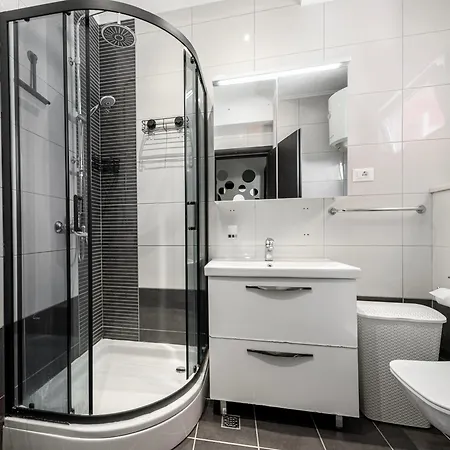 Sea Breeze Makarska-3br, Sea View & Prime Location Διαμέρισμα *