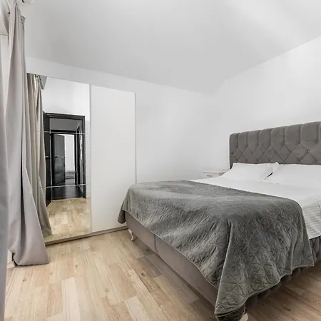 Aurea Mare Makarska-3Br, Sea View & Prime Location * Makarska