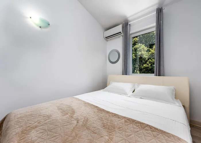 Apartment Sea Breeze Makarska-3br, Sea View & Prime Location Makarska