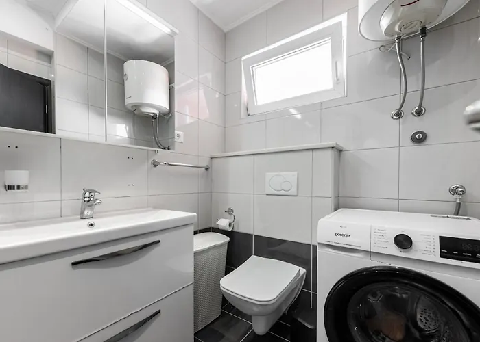 Sea Breeze Makarska-3br, Sea View & Prime Location * Makarska