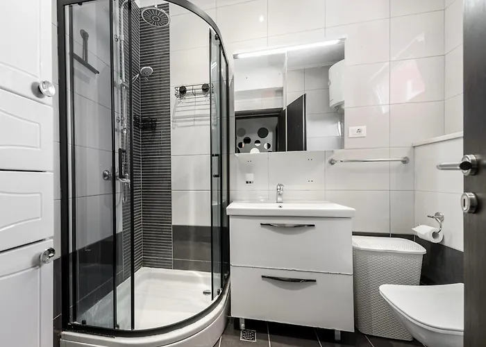 Sea Breeze Makarska-3br, Sea View & Prime Location Apartman *