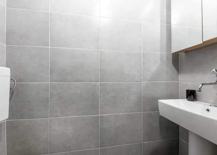 Sea Breeze Makarska-3br, Sea View & Prime Location Makarska