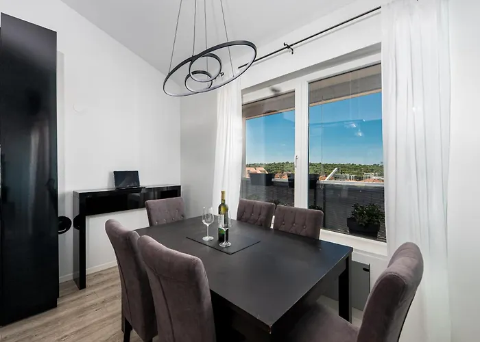 Apartman Sea Breeze Makarska-3br, Sea View & Prime Location *