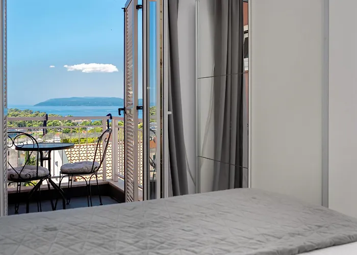 Apartment Sea Breeze Makarska-3br, Sea View & Prime Location *