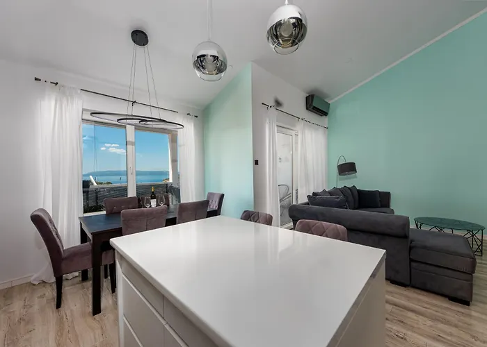 Apartment Sea Breeze Makarska-3br, Sea View & Prime Location *