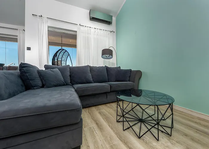 Sea Breeze Makarska-3br, Sea View & Prime Location