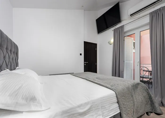 Sea Breeze Makarska-3br, Sea View & Prime Location * Makarska