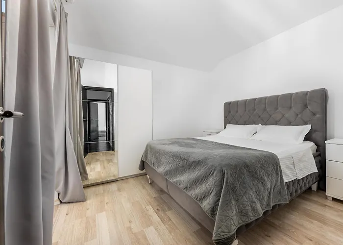 Sea Breeze Makarska-3br, Sea View & Prime Location * Makarska