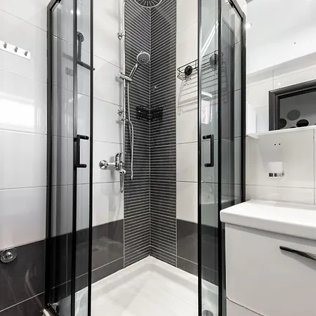 Sea Breeze Makarska-3br, Sea View & Prime Location Apartment Makarska