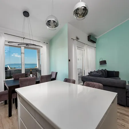 Apartment Sea Breeze Makarska-3br, Sea View & Prime Location *