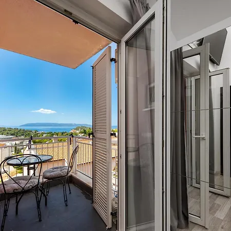 Apartment Sea Breeze Makarska-3br, Sea View & Prime Location Makarska