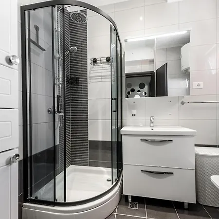 Apartment Sea Breeze Makarska-3br, Sea View & Prime Location *